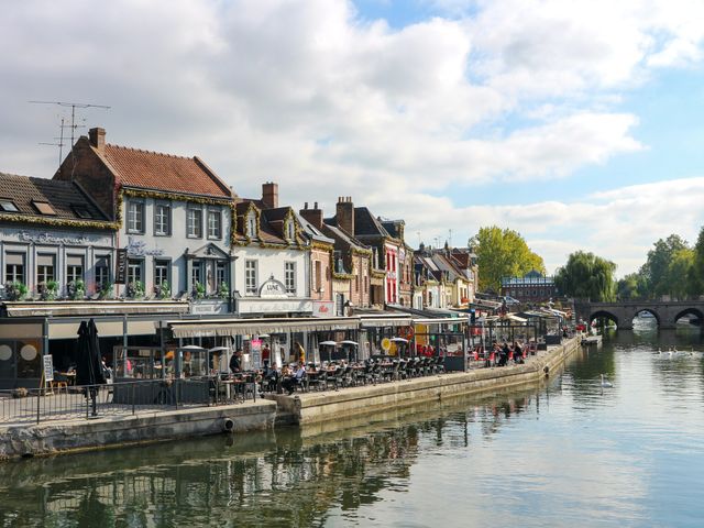 Rivière et maisons traditionnelles à Amiens